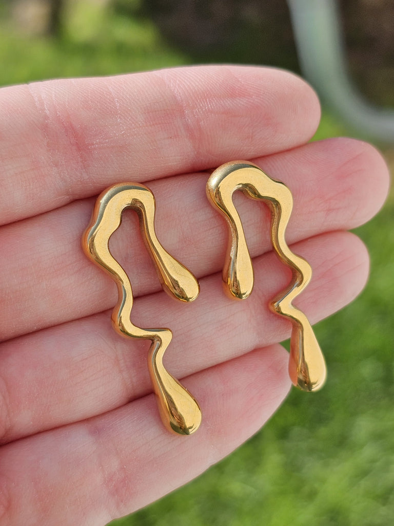 Stainless steel minimalist earrings
