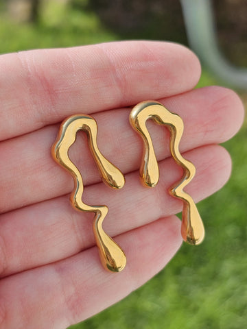 Stainless steel minimalist earrings