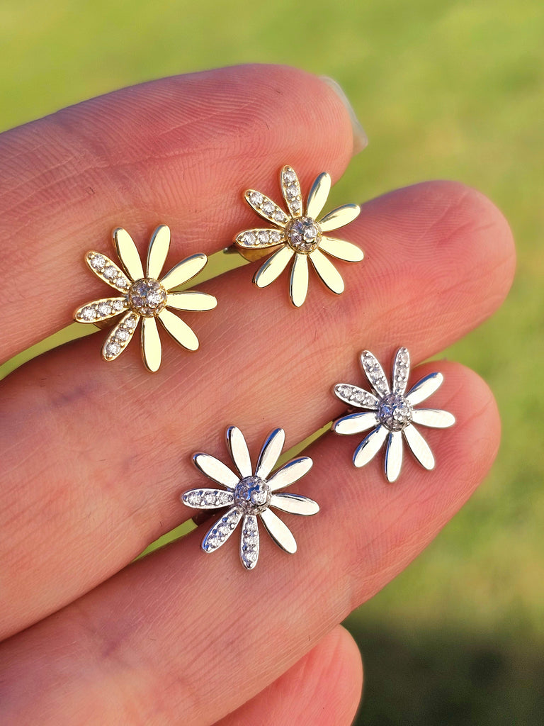 .925 Sterling silver flower earrings