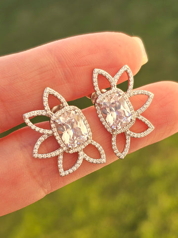.925 Sterling silver zirconias flower earrings