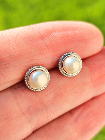 .925 Sterling silver pearl earrings