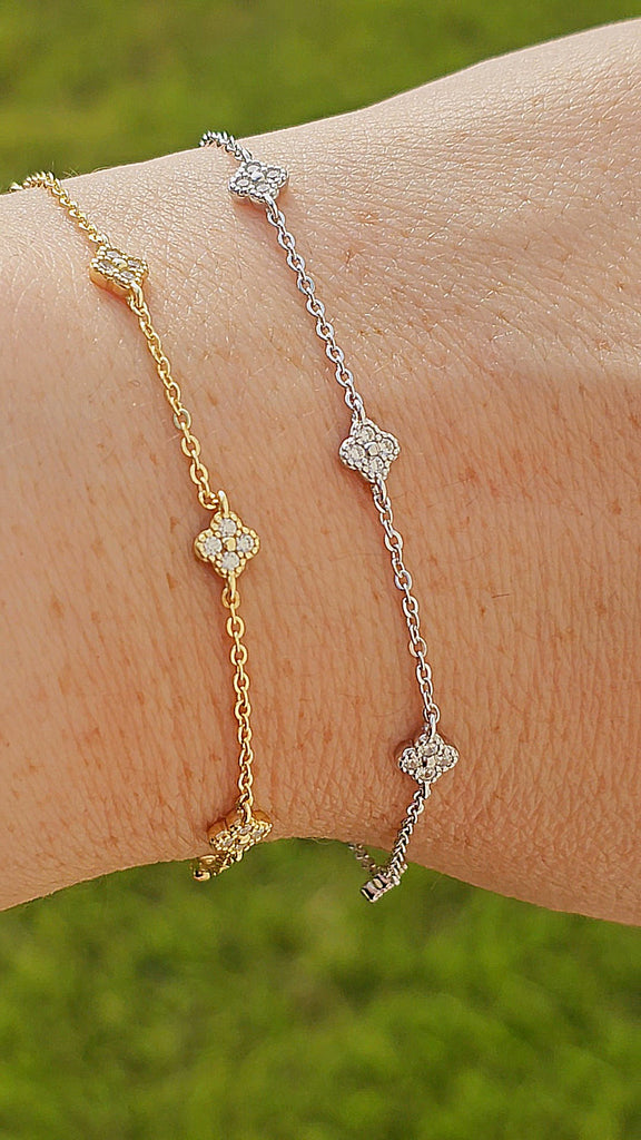 .925 Sterling silver and zirconias clover bracelet