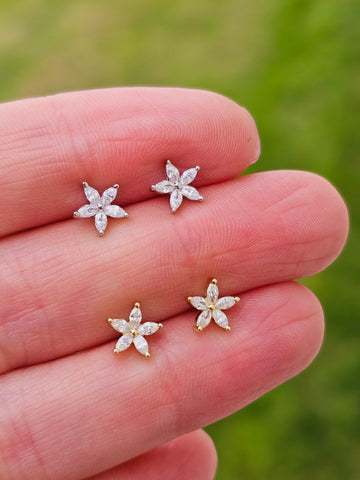 .925 Sterling silver CZ flower earrings