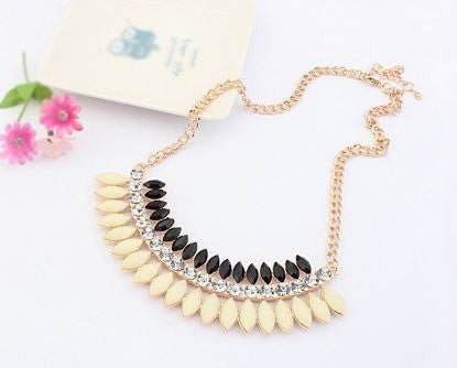 Fashion black and cream necklace